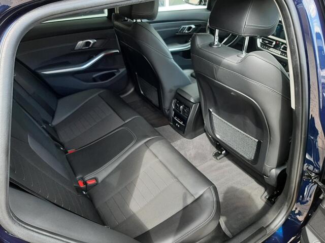 BMW 3-SERIE Touring 330e High Executive/ Individual