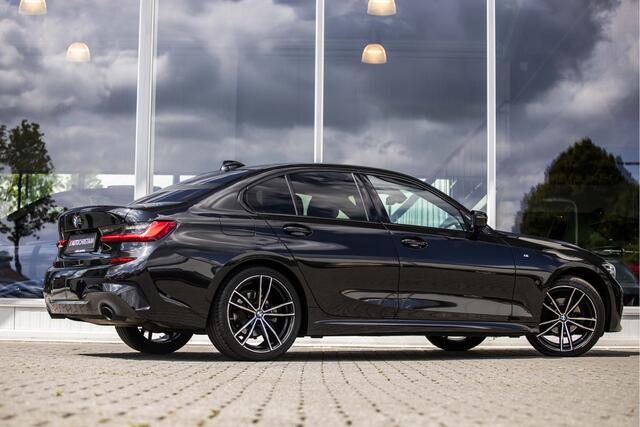 BMW 3-SERIE 318i Executive Edition M-Sport | Pano | Camera | 19"
