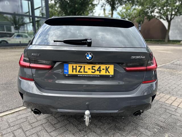 BMW 3-SERIE Touring 330e xDrive PANO | ADD. CRUISE | CAMERA | ELEKTRISCHE TREKHAAK | RIJKLAAR GELEVERD MET 12 MND BOVAG GARANTIE