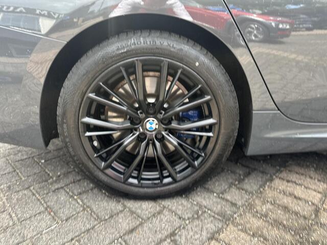 BMW 3-SERIE Touring 330e xDrive PANO | ADD. CRUISE | CAMERA | ELEKTRISCHE TREKHAAK | RIJKLAAR GELEVERD MET 12 MND BOVAG GARANTIE
