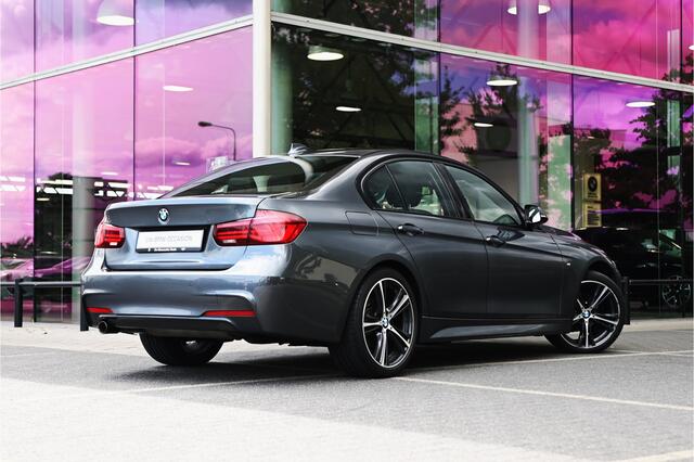 BMW 3-SERIE 318i Executive M Sport Automaat / Sportstoelen / LED / M Sportonderstel / Stoelverwarming / Navigatie Professional / Leder