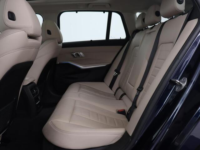 BMW 3-SERIE 330e eDrive Luxury Line | Panoramadak | Leder | Trekhaak | Stoelverwarming | Carplay | Sportstoelen | Live Cockpit | Parkeerhulp
