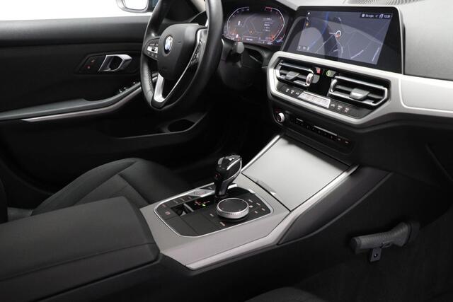 BMW 3-SERIE 318i Executive Edition | PARKING PACK | DAB | APPLE | CAMERA
