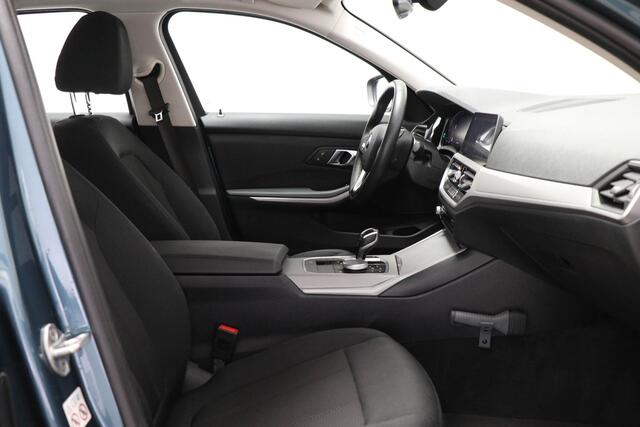 BMW 3-SERIE 318i Executive Edition | PARKING PACK | DAB | APPLE | CAMERA