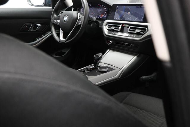 BMW 3-SERIE 318i Executive Edition | PARKING PACK | DAB | APPLE | CAMERA