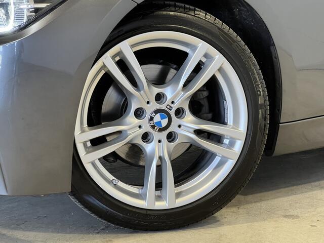 BMW 3-SERIE Touring 320i M Sport Edition | Navigatie | LM Velgen 18" | Afneembare Trekhaak | Voorstoelen Verwarmd | PDC Voor en Achter | Cruise Control | Airco |