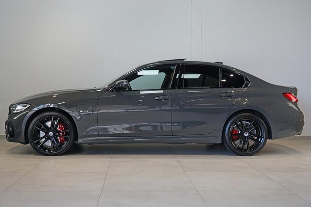 BMW 3-SERIE 330e M Sport ? DravitGrau ? Schuifdak ? M Sportstoelen ? Camera ? Head-Up