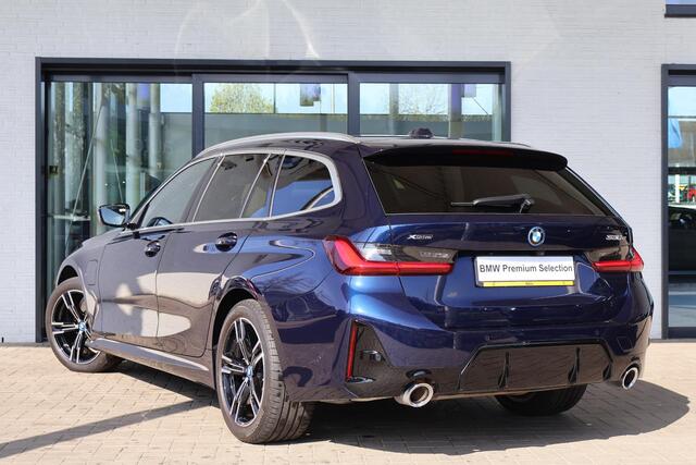 BMW 3-SERIE Touring 330e xDrive M Sportpakket | innovation Pack | Driving Assistant Professional