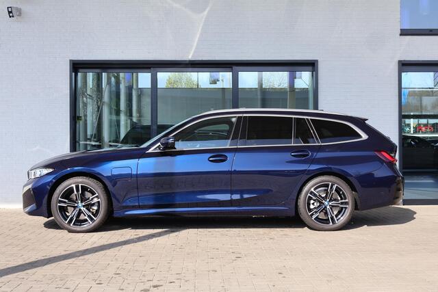 BMW 3-SERIE Touring 330e xDrive M Sportpakket | innovation Pack | Driving Assistant Professional