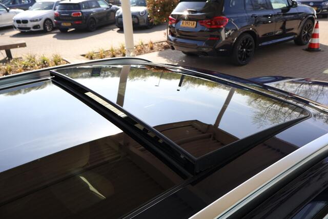 BMW 3-SERIE Touring 330e xDrive M Sportpakket | innovation Pack | Driving Assistant Professional
