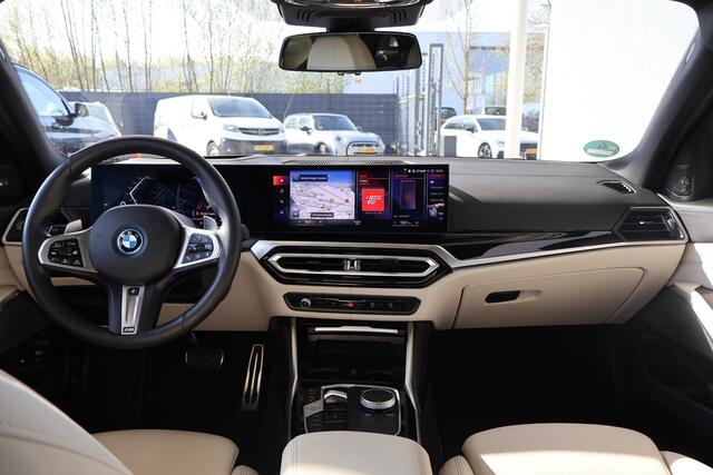 BMW 3-SERIE Touring 330e xDrive M Sportpakket | innovation Pack | Driving Assistant Professional