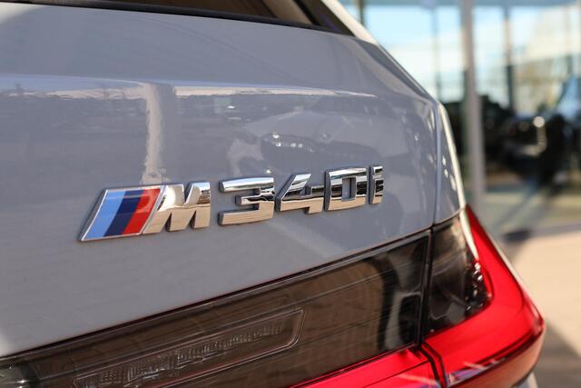BMW 3-SERIE Touring M340i xDrive M Sportpakket Pro | Innovation Pack | Driving Assistant Professional
