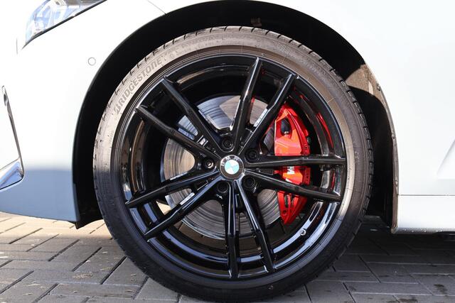 BMW 3-SERIE Touring M340i xDrive M Sportpakket Pro | Innovation Pack | Driving Assistant Professional