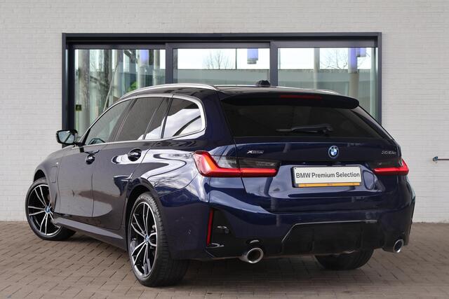 BMW 3-SERIE Touring 330e xDrive | M Sportpakket | Innovation Pack | Driving Assistant Professional