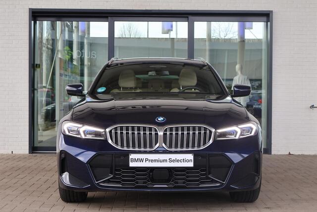 BMW 3-SERIE Touring 330e xDrive | M Sportpakket | Innovation Pack | Driving Assistant Professional