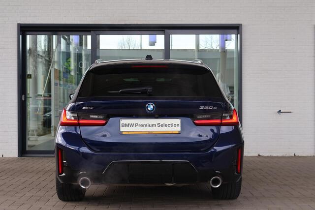 BMW 3-SERIE Touring 330e xDrive | M Sportpakket | Innovation Pack | Driving Assistant Professional