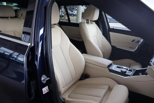 BMW 3-SERIE Touring 330e xDrive | M Sportpakket | Innovation Pack | Driving Assistant Professional