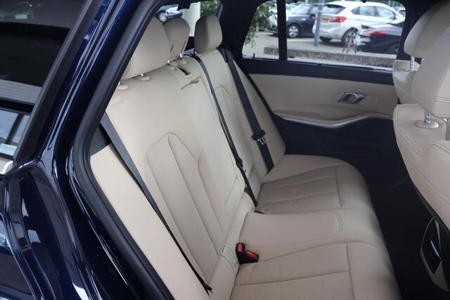 BMW 3-SERIE Touring 330e xDrive | M Sportpakket | Innovation Pack | Driving Assistant Professional