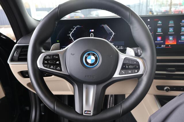 BMW 3-SERIE Touring 330e xDrive | M Sportpakket | Innovation Pack | Driving Assistant Professional