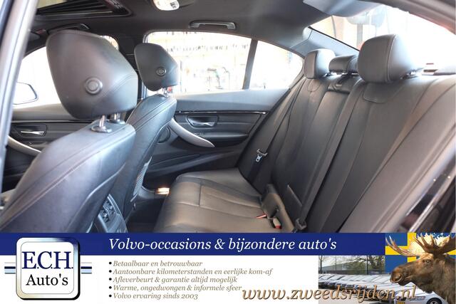 BMW 3-SERIE 330e M-Pakket, Hybride, Schuifdak, Leer, 19 inch