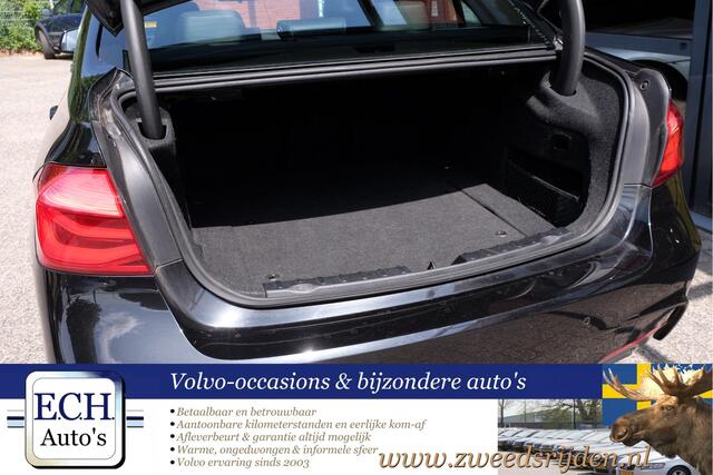 BMW 3-SERIE 330e M-Pakket, Hybride, Schuifdak, Leer, 19 inch