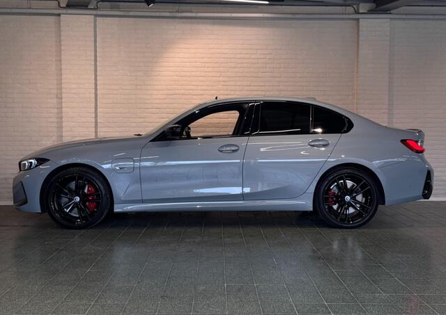 BMW 3-SERIE 330e M-Sport Vol Pano HUD Harman Kardon 19''