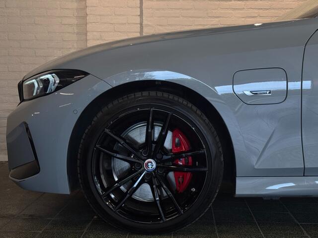 BMW 3-SERIE 330e M-Sport Vol Pano HUD Harman Kardon 19''