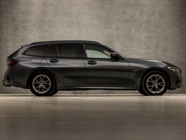 BMW 3-SERIE Touring 320e Sportline 204Pk Automaat (PANORAMADAK, APPLE CARPLAY, 360 CAMERA, SFEERVERLICHTING, TREKHAAK ELEKTRISCH, LEDER, STOELVERWARMING, GETINT GLAS, NIEUWSTAAT)