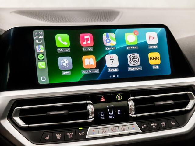 BMW 3-SERIE Touring 320e Sportline 204Pk Automaat (PANORAMADAK, APPLE CARPLAY, 360 CAMERA, SFEERVERLICHTING, TREKHAAK ELEKTRISCH, LEDER, STOELVERWARMING, GETINT GLAS, NIEUWSTAAT)