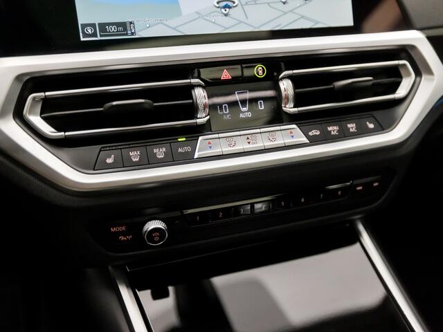 BMW 3-SERIE Touring 320e Sportline 204Pk Automaat (PANORAMADAK, APPLE CARPLAY, 360 CAMERA, SFEERVERLICHTING, TREKHAAK ELEKTRISCH, LEDER, STOELVERWARMING, GETINT GLAS, NIEUWSTAAT)