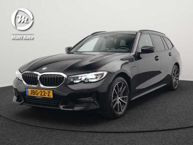 BMW 3-SERIE Touring 330e Sportline Plug In Hybrid 293pk Dealer O.H PHEV | Camera | Cruise Control | Apple Carplay | Harman & Kardon | Lederen Sportstoelen Verwarmd | Front Assist | Navigatie | Sfeerverlichting | Virtual | DAB |