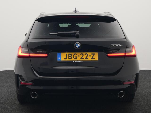 BMW 3-SERIE Touring 330e Sportline Plug In Hybrid 293pk Dealer O.H PHEV | Camera | Cruise Control | Apple Carplay | Harman & Kardon | Lederen Sportstoelen Verwarmd | Front Assist | Navigatie | Sfeerverlichting | Virtual | DAB |