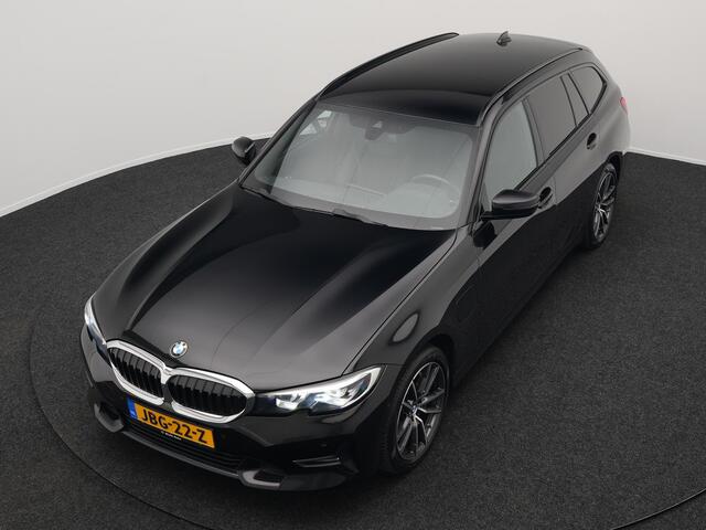 BMW 3-SERIE Touring 330e Sportline Plug In Hybrid 293pk Dealer O.H PHEV | Camera | Cruise Control | Apple Carplay | Harman & Kardon | Lederen Sportstoelen Verwarmd | Front Assist | Navigatie | Sfeerverlichting | Virtual | DAB |