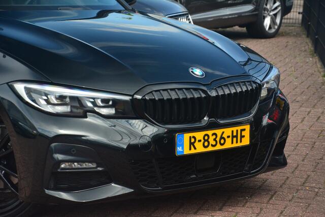 BMW 3-SERIE 320d xDrive High Executive ZEER COMPLEET met oa elektrische trekhaak led leer alcantara virtuele cockpit navigatie HARMAN KARDON Headup display pdc camera