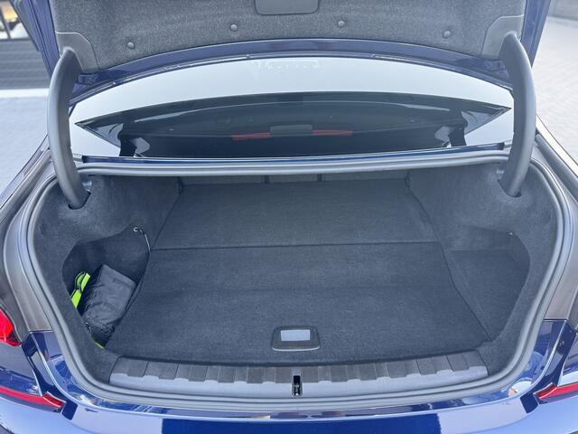 BMW 3-SERIE 320e M Sport High Executive | Schuifdak | Laser | Schaalstoelen | 360 Camera