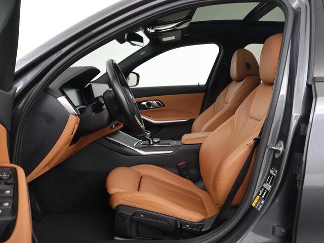 BMW 3-SERIE 320e Advantage | Panoramadak | Adaptive cruise | LaserLight | Leder | Sportstoelen | Stoelverwarming | Camera | Carplay | Live Cockpit | Sfeerverlichting | Navigatie | Keyless | PHEV | Plug In