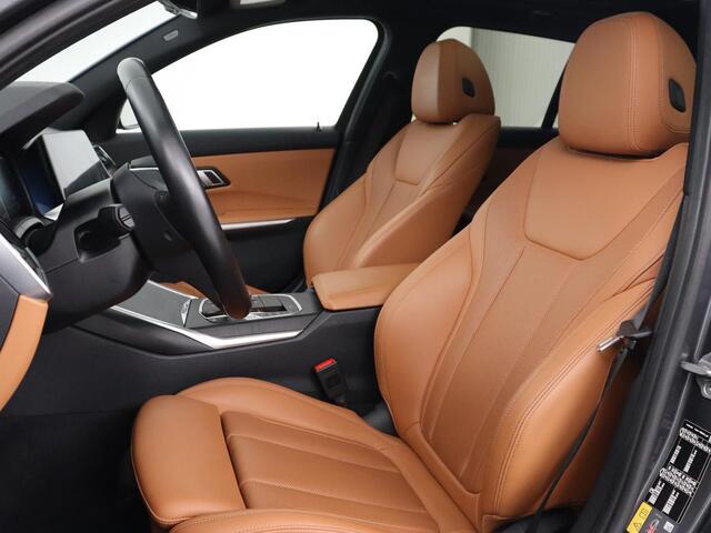 BMW 3-SERIE 320e Advantage | Panoramadak | Adaptive cruise | LaserLight | Leder | Sportstoelen | Stoelverwarming | Camera | Carplay | Live Cockpit | Sfeerverlichting | Navigatie | Keyless | PHEV | Plug In