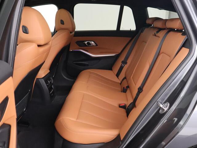 BMW 3-SERIE 320e Advantage | Panoramadak | Adaptive cruise | LaserLight | Leder | Sportstoelen | Stoelverwarming | Camera | Carplay | Live Cockpit | Sfeerverlichting | Navigatie | Keyless | PHEV | Plug In