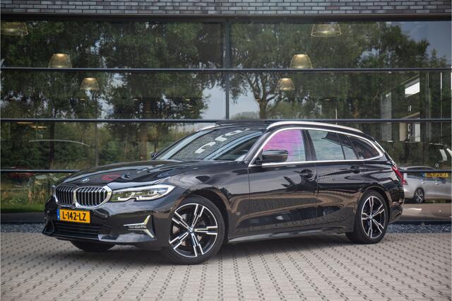 BMW 3-SERIE Touring 320i High Executive , Pano, Trekhaak, Camera, Leder