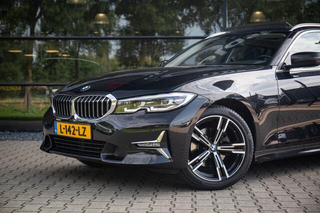 BMW 3-SERIE Touring 320i High Executive , Pano, Trekhaak, Camera, Leder