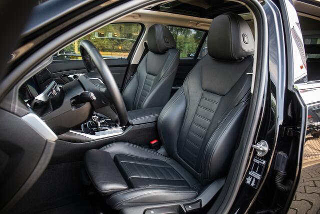 BMW 3-SERIE Touring 320i High Executive , Pano, Trekhaak, Camera, Leder
