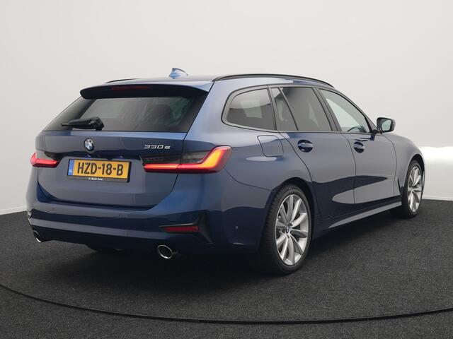 BMW 3-SERIE Touring 330e Plug In Hybrid 293pk Dealer O.H PHEV | Trekhaak Af Fabriek | Panodak | Laser LED | Head Up | 360 Camera | Adaptive Cruise | Keyless | Carplay | Lederen Sportstoelen Memory & Verwarmd | Sfeerverlichting | Navigatie |