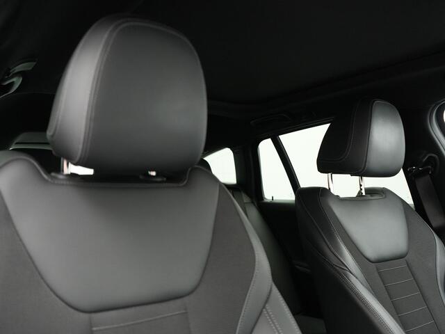 BMW 3-SERIE Touring 330e Plug In Hybrid 293pk Dealer O.H PHEV | Trekhaak Af Fabriek | Panodak | Laser LED | Head Up | 360 Camera | Adaptive Cruise | Keyless | Carplay | Lederen Sportstoelen Memory & Verwarmd | Sfeerverlichting | Navigatie |