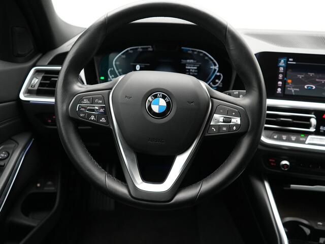BMW 3-SERIE Touring 330e Plug In Hybrid 293pk Dealer O.H PHEV | Trekhaak Af Fabriek | Panodak | Laser LED | Head Up | 360 Camera | Adaptive Cruise | Keyless | Carplay | Lederen Sportstoelen Memory & Verwarmd | Sfeerverlichting | Navigatie |