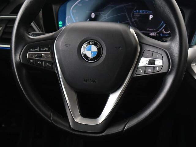 BMW 3-SERIE 330e Sport Line | Stoelverwarming | Adaptive cruise | Sportstoelen | Sfeerverlichting | Navigatie | Full LED | Half leder | Live Cockpit | Parkeerhulp | Climate control | PHEV | Plug In