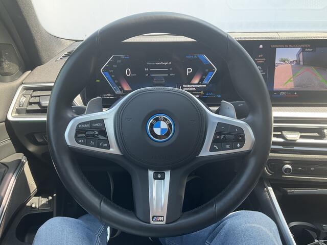 BMW 3-SERIE 330e xDrive Nieuwstaat Open dak Harman/kordon Elec. t-haak Sportstoelen Headup
