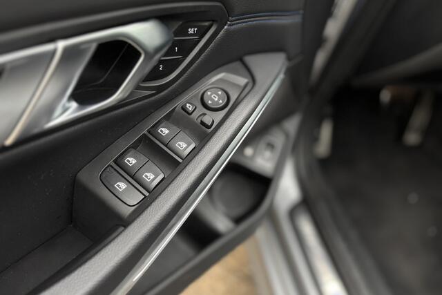 BMW 3-SERIE Touring 330e M-Sport Pro | Memory | Camera | Laserlight | Adaptive Cruise | Fabrieksgarantie