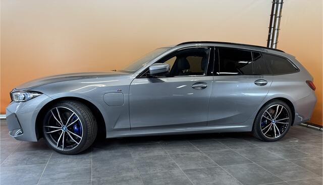 BMW 3-SERIE Touring 330e M sportpakket | panodak | trekhaak elektrisch