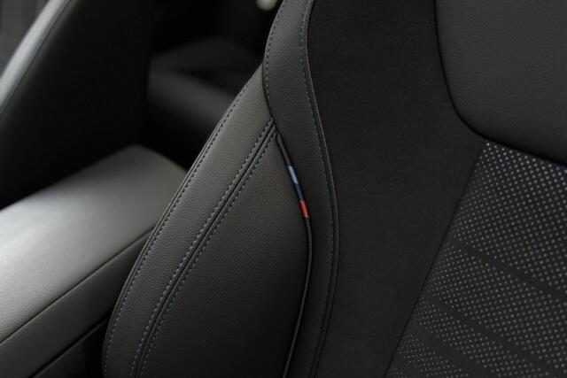 BMW 3-SERIE Touring 330e M-Sport LCI | Memory | Trekhaak | Camera | Laserlight | Adaptive Cruise