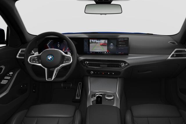BMW 3-SERIE Sedan 330e | M Sport Pro | Comfort Pack | Glazen dak | Adaptieve LED koplampen | Active Cruise Control